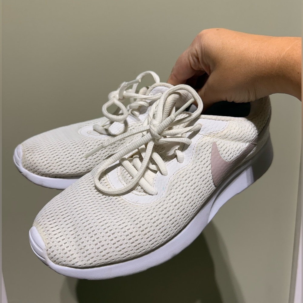 Nike Women's Cream and Pink Sneakers - Like new!